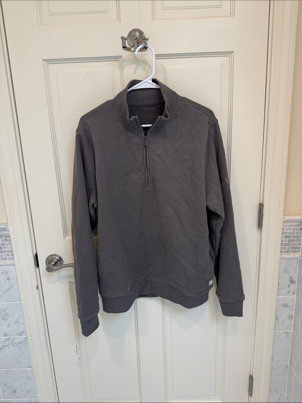Vuori Women's Quarter-Zip Sweater - Charcoal Gray
